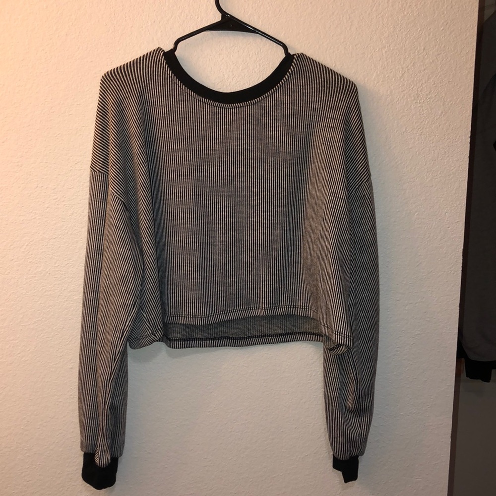 Long sleeve, slightly cropped, black & white.